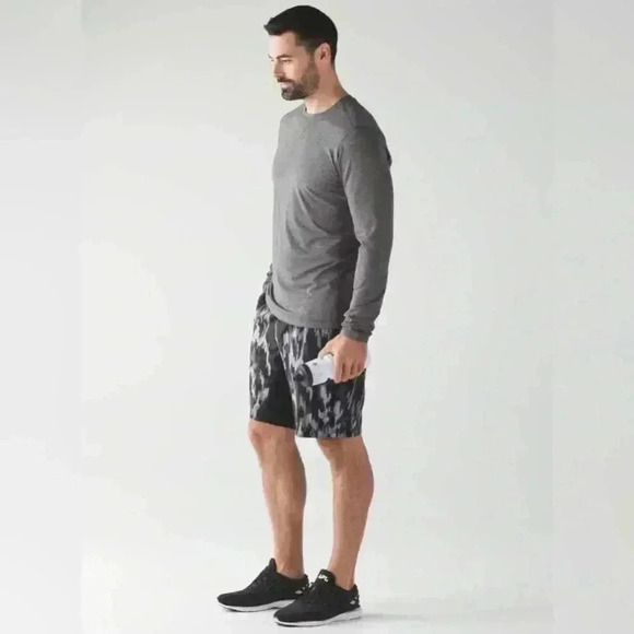 Lululemon T.H.E. Short - Size Small - Gray/Black - Picture 1 of 11